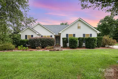 111 Hunters Trace Dr, Monroe, NC 28110