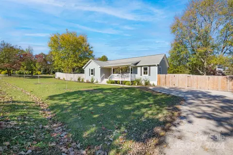 1714 Willowbrook Dr, Fort Mill, SC 29708 photo 3