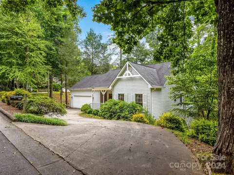 183 Fox Cross Dr, Brevard, NC 28712 photo 2