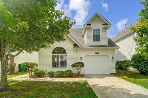 2716 Rozzelles Landing Dr, Charlotte, NC 28214