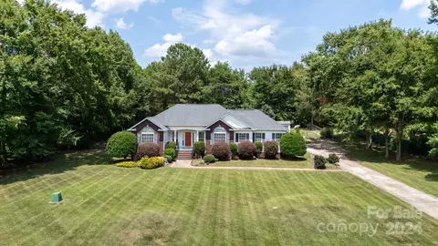 1418 Stonebriar Ln, Clover, SC 29710