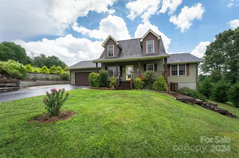 308 Scenic Ridge Dr, Hendersonville, NC 28792