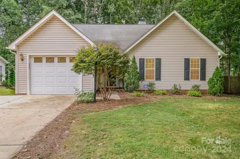 4210 Huntmeadow Dr, Charlotte, NC 28269
