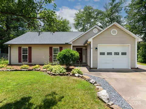 110 Barrington Ct, Fletcher, NC 28732