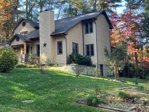 15 Fairview Hills Dr, Fairview, NC 28730