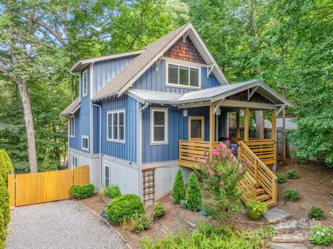 383 Pearson Dr, Asheville, NC 28801