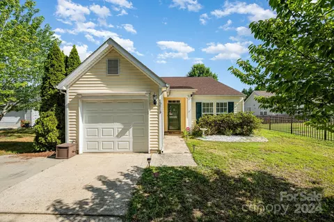 10519 Glory Meadow Ct, Charlotte, NC 28278