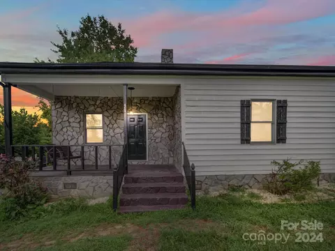 411 Carolina Ave, Rhodhiss, NC 28612