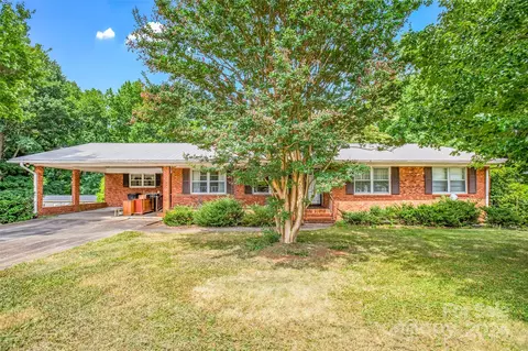 118 Delta St, Lexington, NC 27295