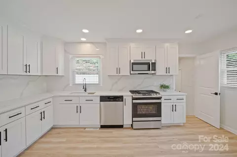 4415 Tipperary Pl, Charlotte, NC 28215