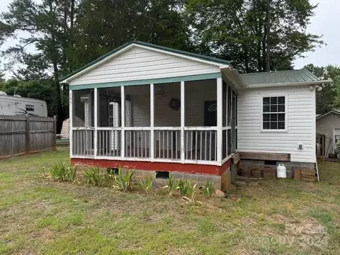105 Elm Ct, Mount Gilead, NC 27306