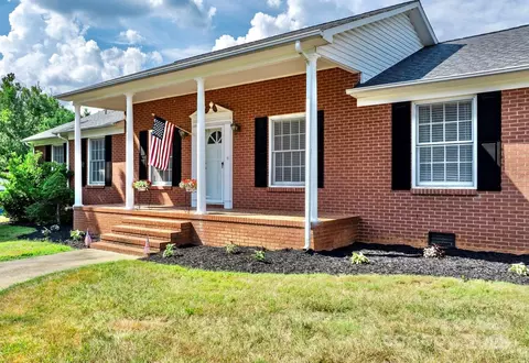 2909 Eastway Dr, Statesville, NC 28625