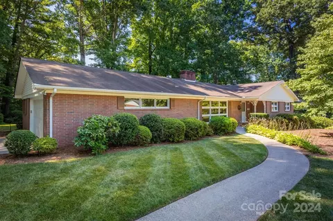 105 Oakwood St, Morganton, NC 28655