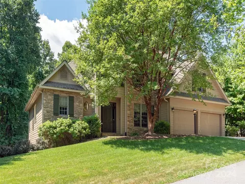 229 Bay Laurel Ln, Hendersonville, NC 28791