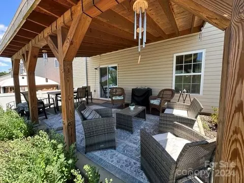 4051 Long Arrow Dr, Concord, NC 28025