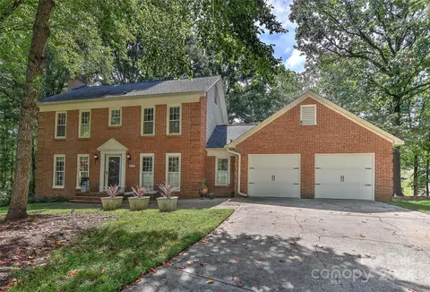 2028 Fairchelsea Ln, Matthews, NC 28105