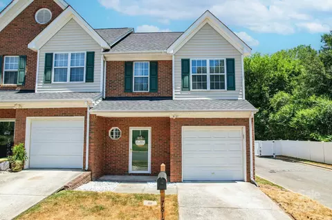 7817 Lennoxshire Ln, Charlotte, NC 28210