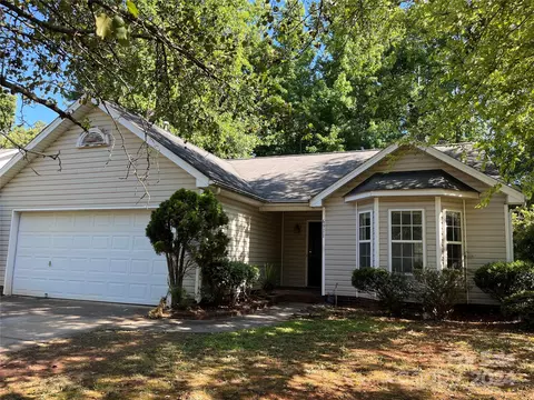 6911 Silver Garden Ln, Charlotte, NC 28216