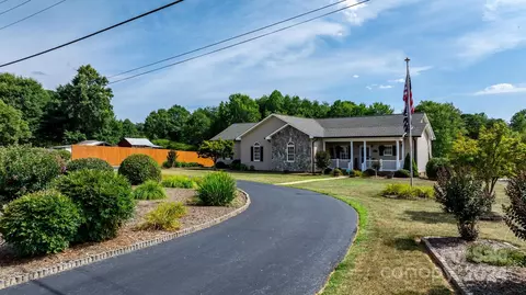 1179 Wandering Ln, Hickory, NC 28601