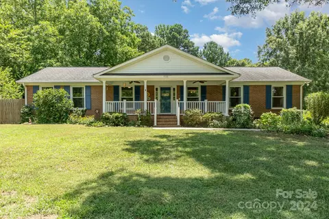 4500 Creemore Dr, Charlotte, NC 28213