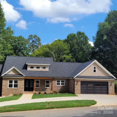 4748 1st Nw St NW, Hickory, NC 28601