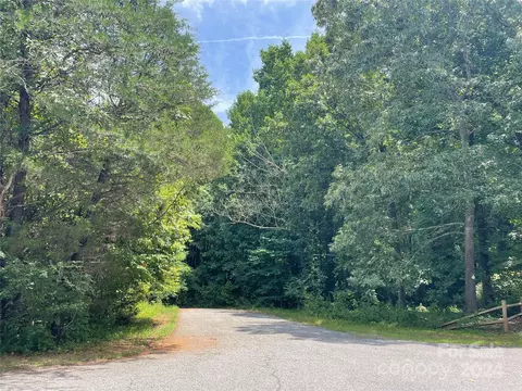 260 Loray Ln, Statesville, NC 28625