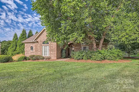 8055 Torquay Dr, Harrisburg, NC 28075