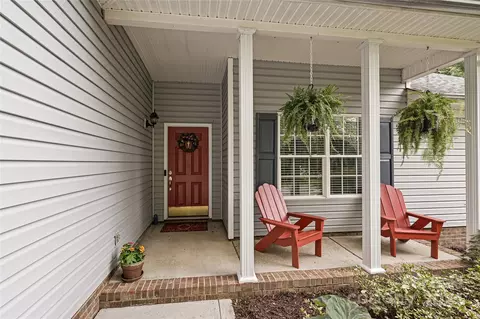 4709 Keeneland Ln, Charlotte, NC 28216