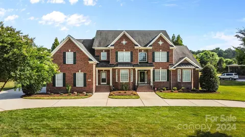 316 Appomatox Dr, Waxhaw, NC 28173