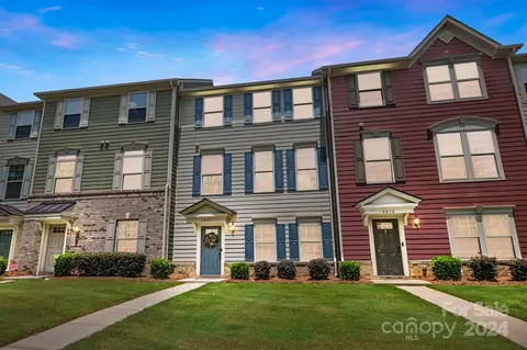 4016 Zilker Park Dr, Charlotte, NC 28217