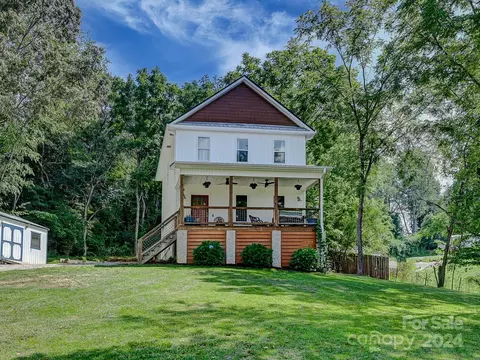 140 Orchard St, Candler, NC 28715