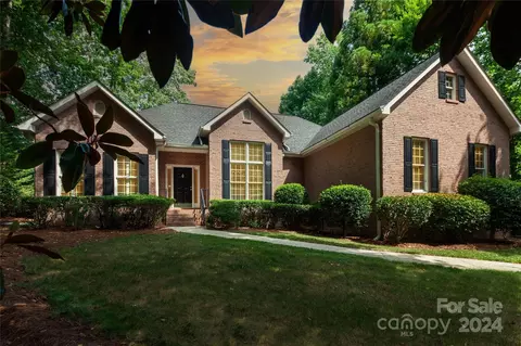 5 Honeysuckle Woods Woods, Clover, SC 29710