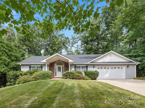 53 Forest Lake Dr, Asheville, NC 28803