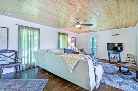 Living - 20 Panther Run, Brevard, NC 28712 photo 1 of 3