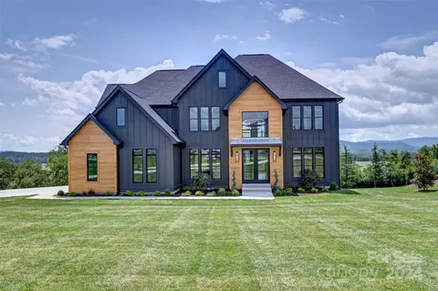 181 Pisgah Ridge Trl, Mills River, NC 28759