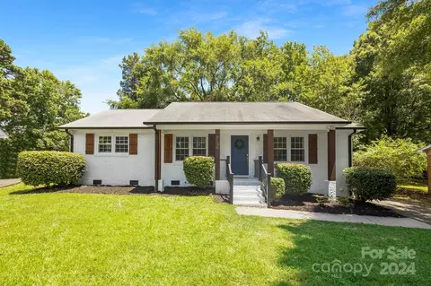 6136 Castle Ct, Charlotte, NC 28213