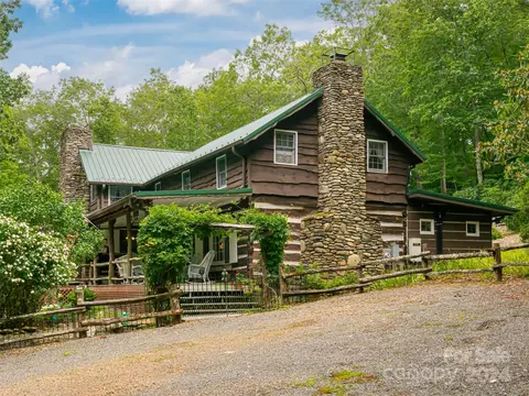 619 Rhododendron Park Rd, Burnsville, NC 28714
