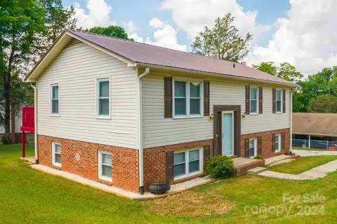 715 E 11th St, Newton, NC 28658 photo 5