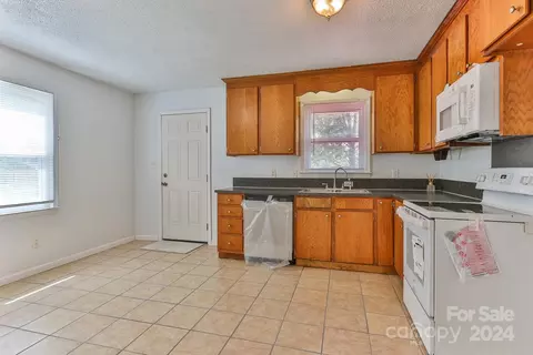 715 E 11th St, Newton, NC 28658 photo 11