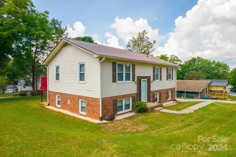 715 E 11th St, Newton, NC 28658 photo 4