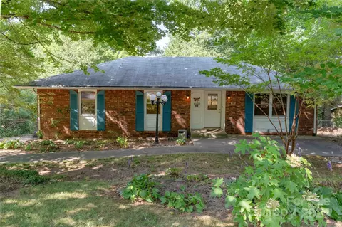 301 Melody Cir, Swannanoa, NC 28778