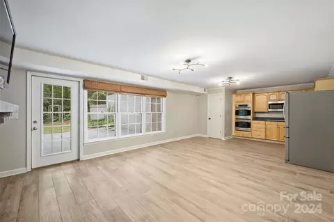 Living - 207 Crescent Dr, Davidson, NC 28036 photo 6 of 7