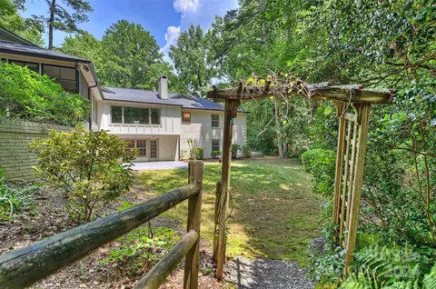 Exterior - 207 Crescent Dr, Davidson, NC 28036 photo 5 of 6