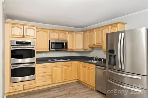 Kitchen - 207 Crescent Dr, Davidson, NC 28036 photo 5 of 5