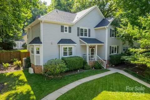 8107 Bush Mill Ln, Charlotte, NC 28270