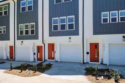 2613 Dr Carver Rd, Charlotte, NC 28208