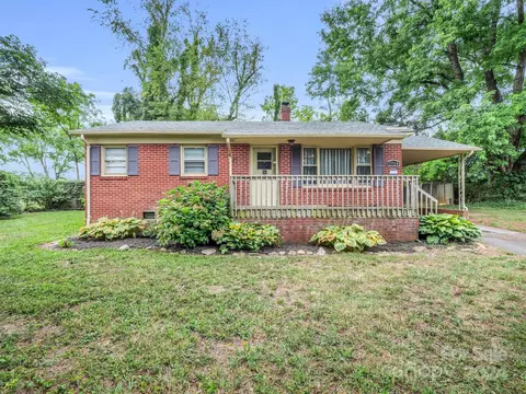 2714 New Ln, Morganton, NC 28655