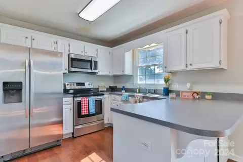 Kitchen - 4916 Stone Dr, Conover, NC 28613 photo 1 of 2