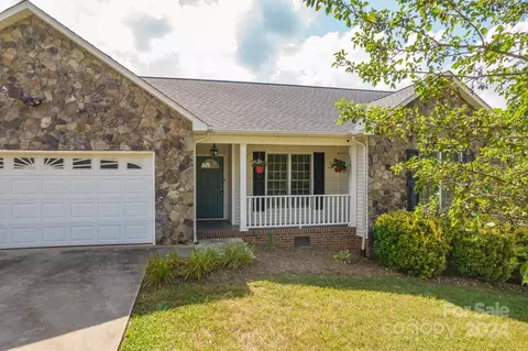 Exterior - 4916 Stone Dr, Conover, NC 28613 photo 1 of 2