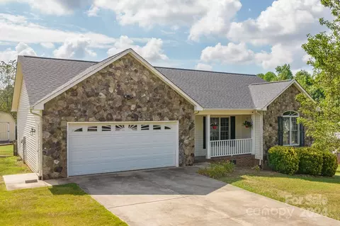 4916 Stone Dr, Conover, NC 28613